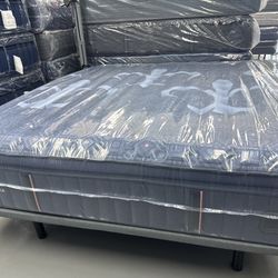 CALIFORNIA KING SIZE STEARNS & FOSTER LUX ESTATE (FIRM) PILLOW TOP MATTRESS & BOX SPRINGS BED SET