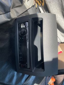 Single DIN Pioneer Radio