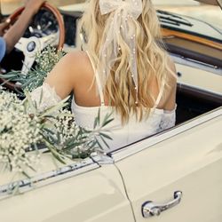 Lulu’s White Pearl Bow For Wedding