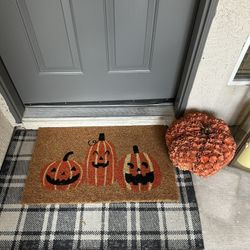 Halloween Decor Door Mat and pumpkin 