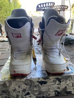 US WOMEN’S SIZE 5 BURTON SNOWBOARDING BOOTS