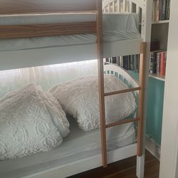 Twin/Bunk beds