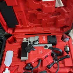 Milwaukee 1 5/8 Magnetic Drill 