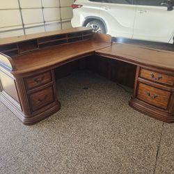 Executive DESK 