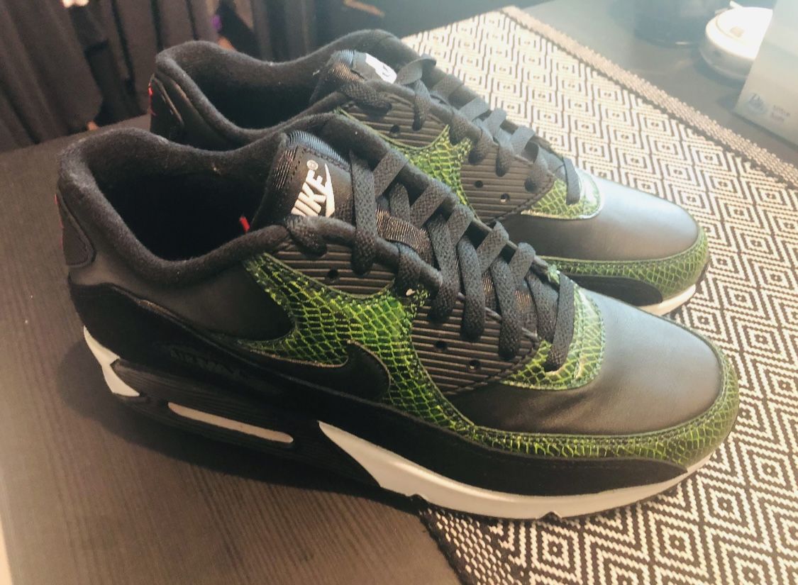 Nike Air Max “Size 10” (NEVER WORN BRAND NEW)