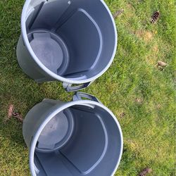2x 20 gallon brute cans w lids