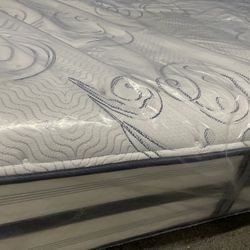 Queen Simmons Beauty Rest Ultra Super Thick Pillow Top Mattress, 300