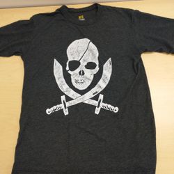 Skull and Crossbones Cross-swords T-shirt Size XS Fits Like Medium 