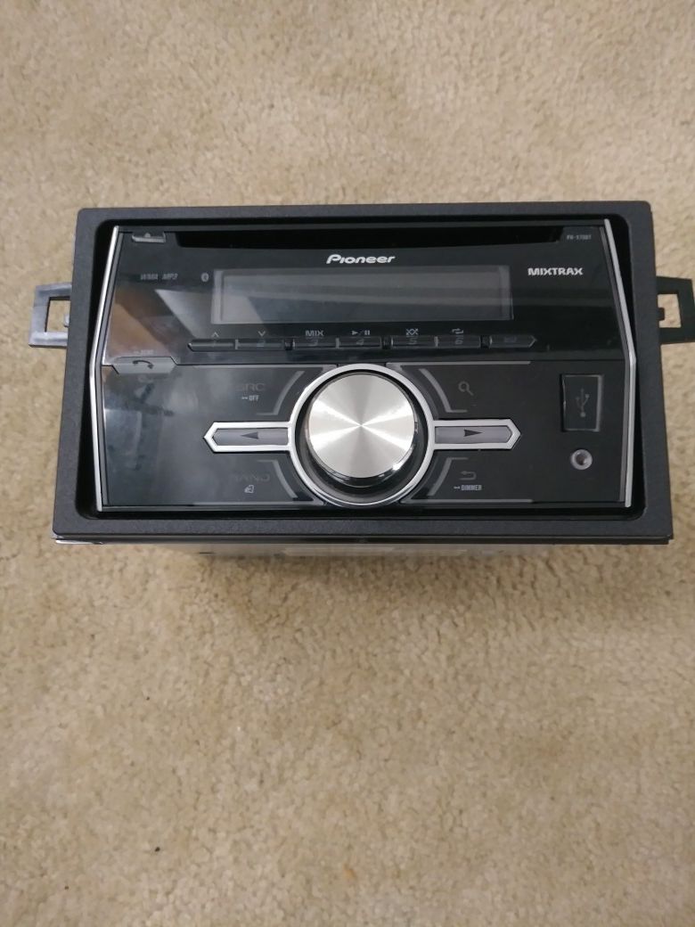 Pioneer din Bluetooth/USB/AUX/CD Player $75 OBO