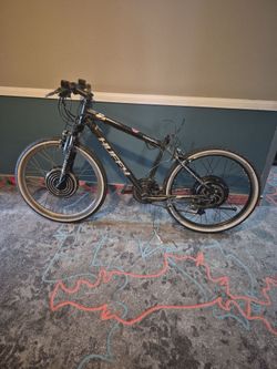 Electric bike and rims for sale good deal if you looking for parts this is the bike it's worth $1,300