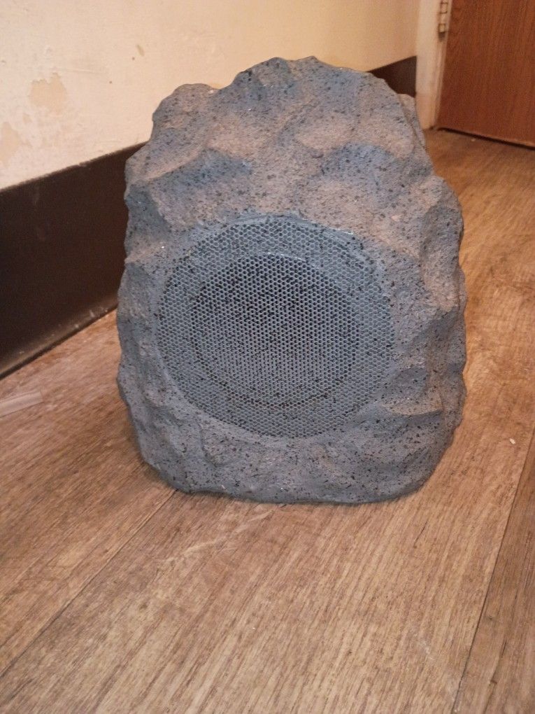 Outdoor Waterproof Bluetooth Rock Speaker 🪨