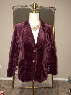 Vintage Burgundy velvet blazer with gold buttons and pockets. Size: 10 #glamour #party #velvet