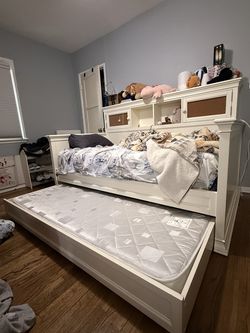 pbteen display it day bed with trundle and trundle mattress