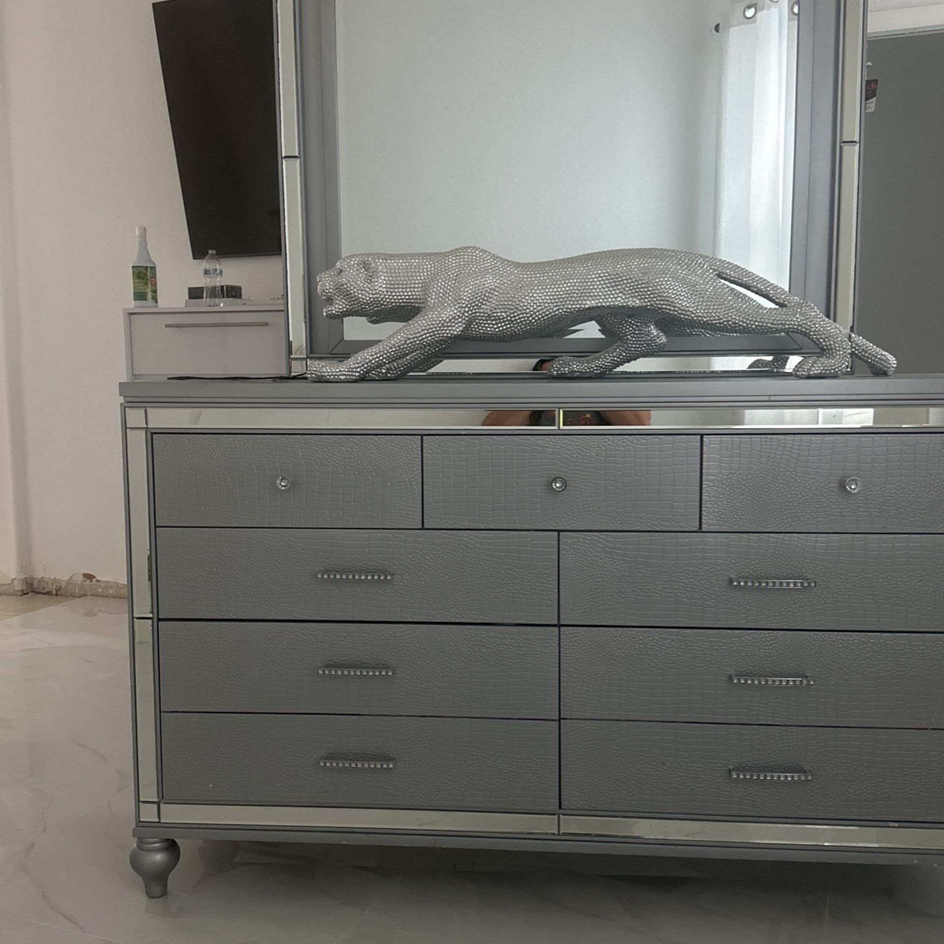 Gavetero Gris Con Espejo