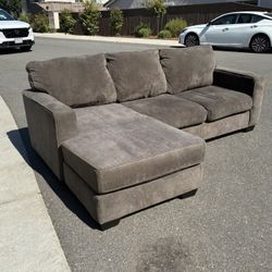 Comfy 3-Seater Sectional Couch w/ Chaise – Clean & Ready to Go!