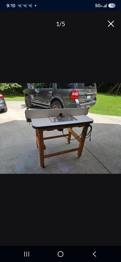 Router table and router