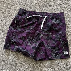 North Face shorts  size M