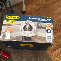 Scoop free smart spin self cleaning litter box