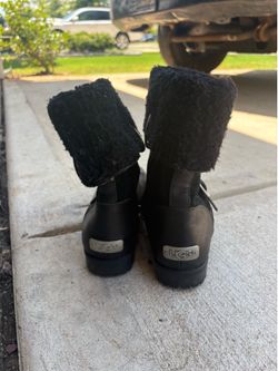Black UGG Boots Size 7 – Y2K Style – Like New