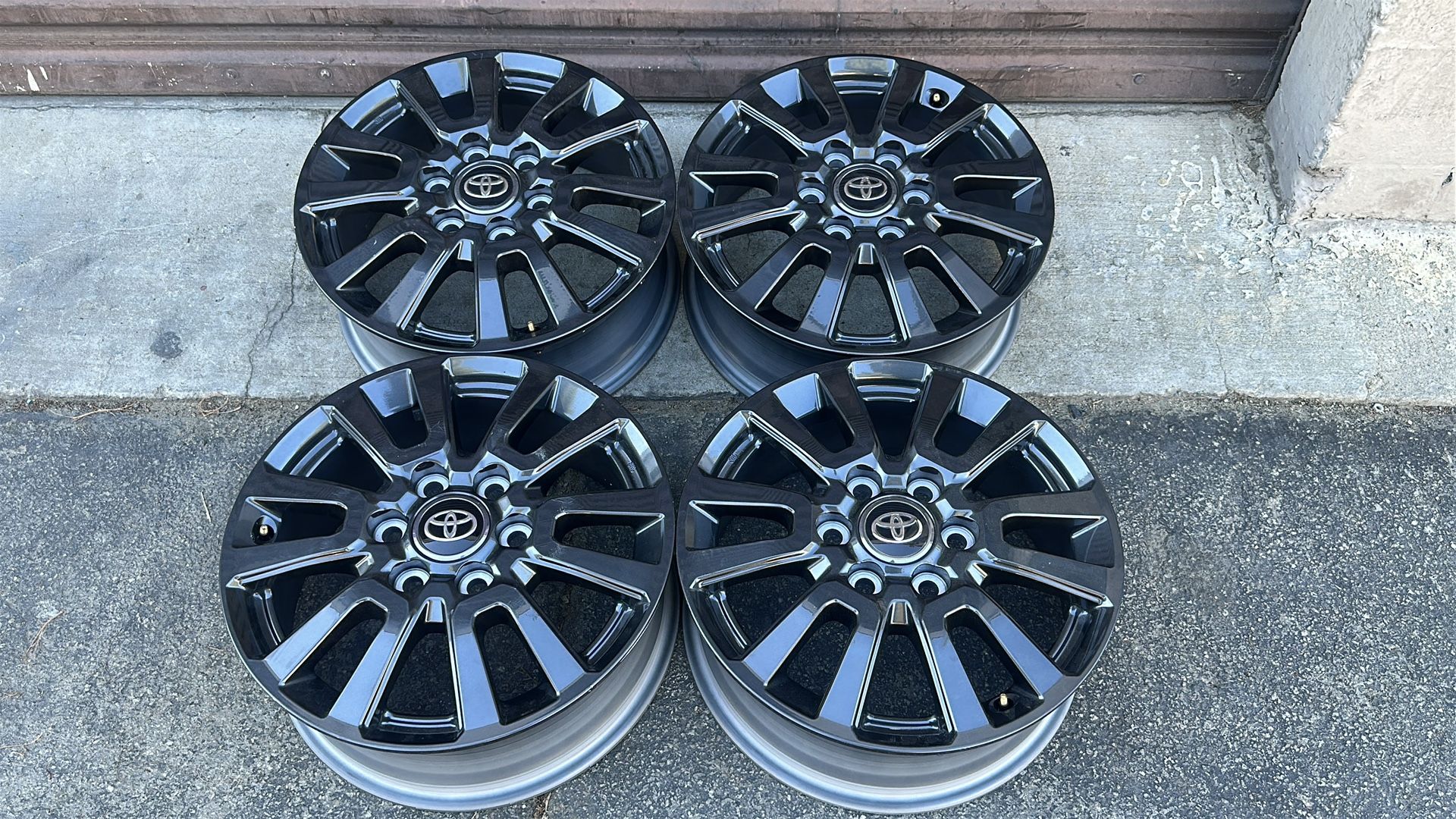 Toyota Land Cruiser 18-inch stock wheels 6 on 5.5
