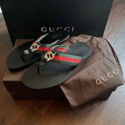 Gucci  unisex
Size 8 in men  / 9.5 women