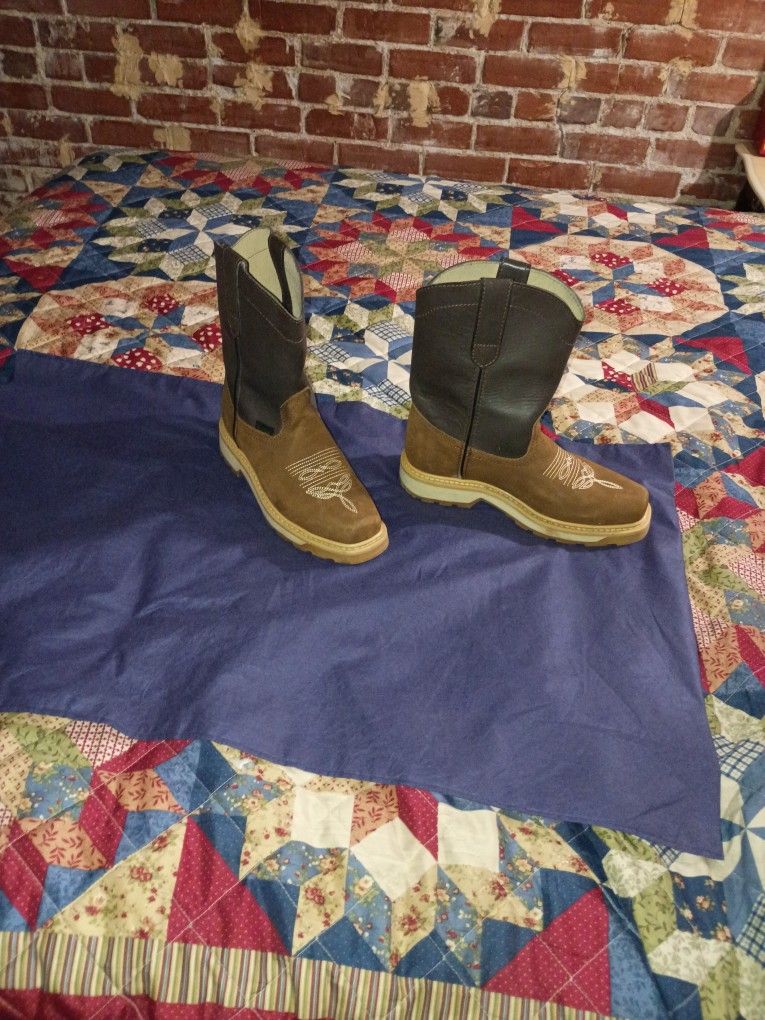 New Size 8 And 1/2 Boots Worn One Time For Approximately 1 Hour