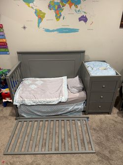 Convertible Gray 5 in 1 Crib and Changer