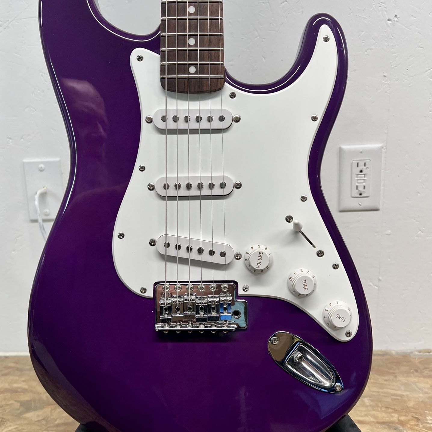 00 Squier Affinity Stratocaster Guitar in Galactic Purple for Sale