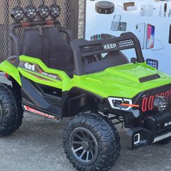 Kids Ride on Jeep w/ Flashing Lights
