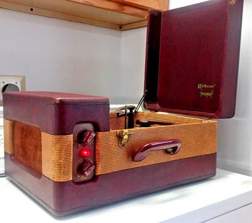 Antique Portable Suitcase Webcor Fonograf Model 104-1 Circa 1940's 

