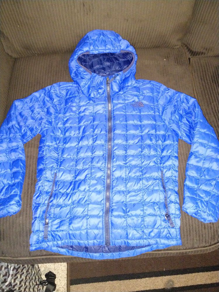 The North Face ThermoBall Eco Hoodie in Blue (Boys Medium 10/12)
