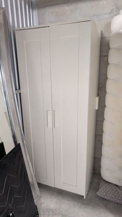 Closet 20" X 31" x 6'3
