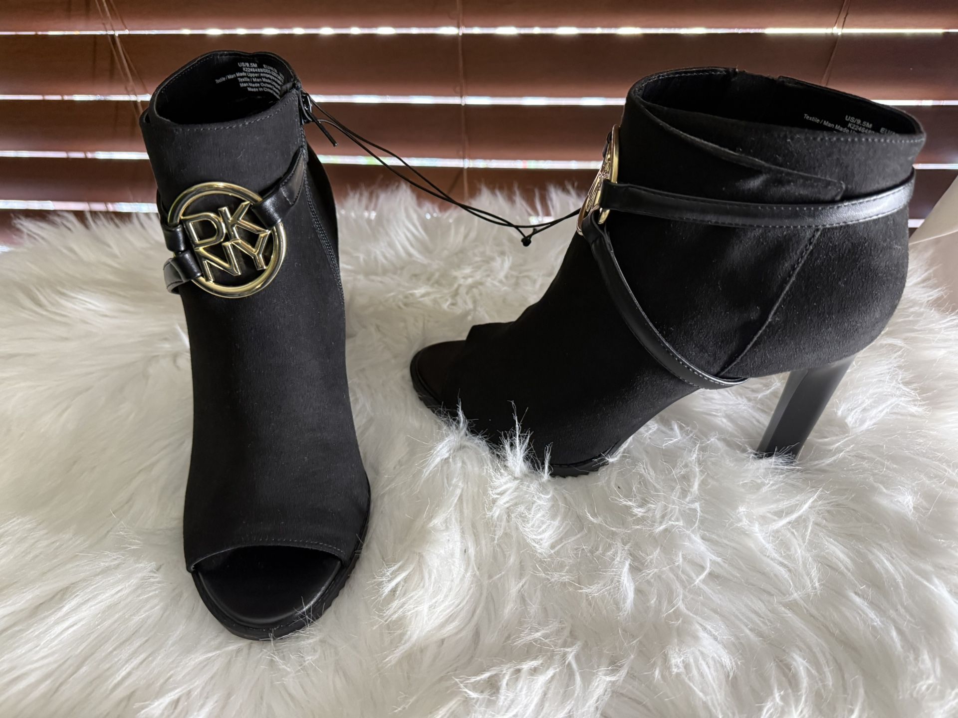 Women’s Dnky Ankle Heeled Bootie’s
