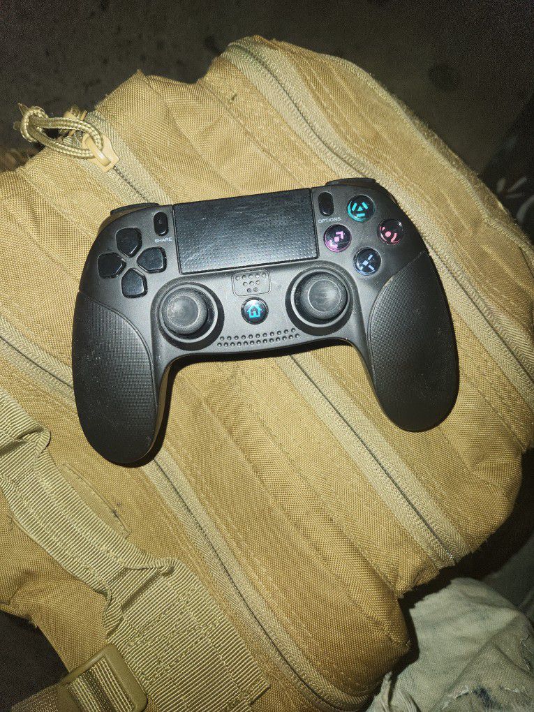 PlayStation 4 Controller (3 available)