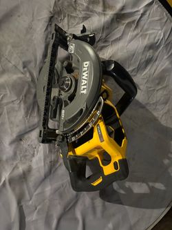 FLEXVOLT 60V MAX Cordless Brushless 7-1/4 in. Wormdrive Style Circular Saw