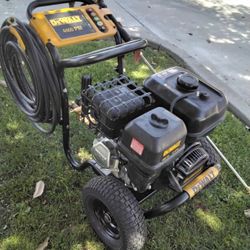 DEWALT GAS PRESSURE WASHER 4400 PSI  