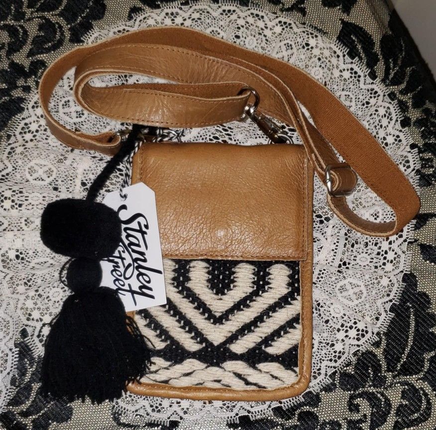 NEW WITH TAGS LEATHER STANLEY STREET PETITE CROSSBODY SATCHEL PURSE WALLET TOTE CLUTCH MESSENGER BAG