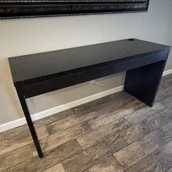 Black Desk