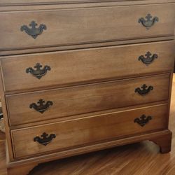 Matching Dresser And Nightstands