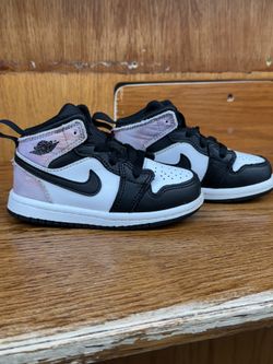Girls Jordan 1 Mid Zen Master Size 7c