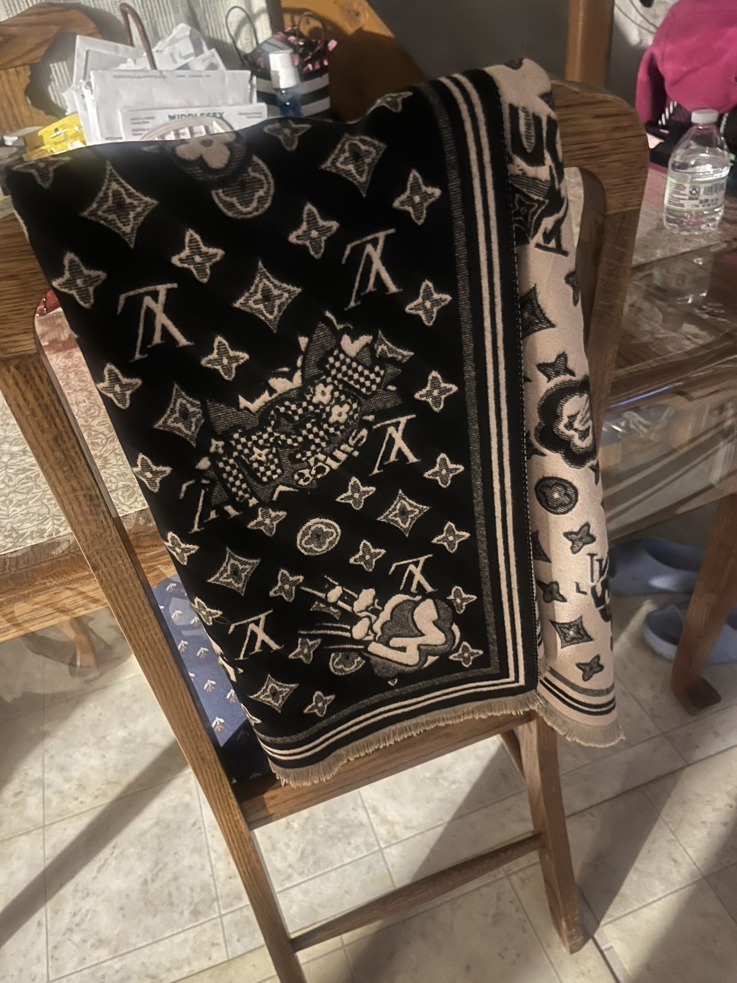 Louis Vuitton Silk Scarf 🧣!!!!’