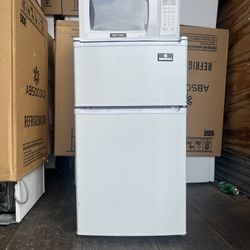 Microwave And Fridge 