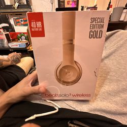 Special Edition Gold Beats Solo 3 Wireless 