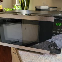 Hamilton Beach 0.9 Cu ft Countertop Microwave Oven, 900 Watts, Stainless 