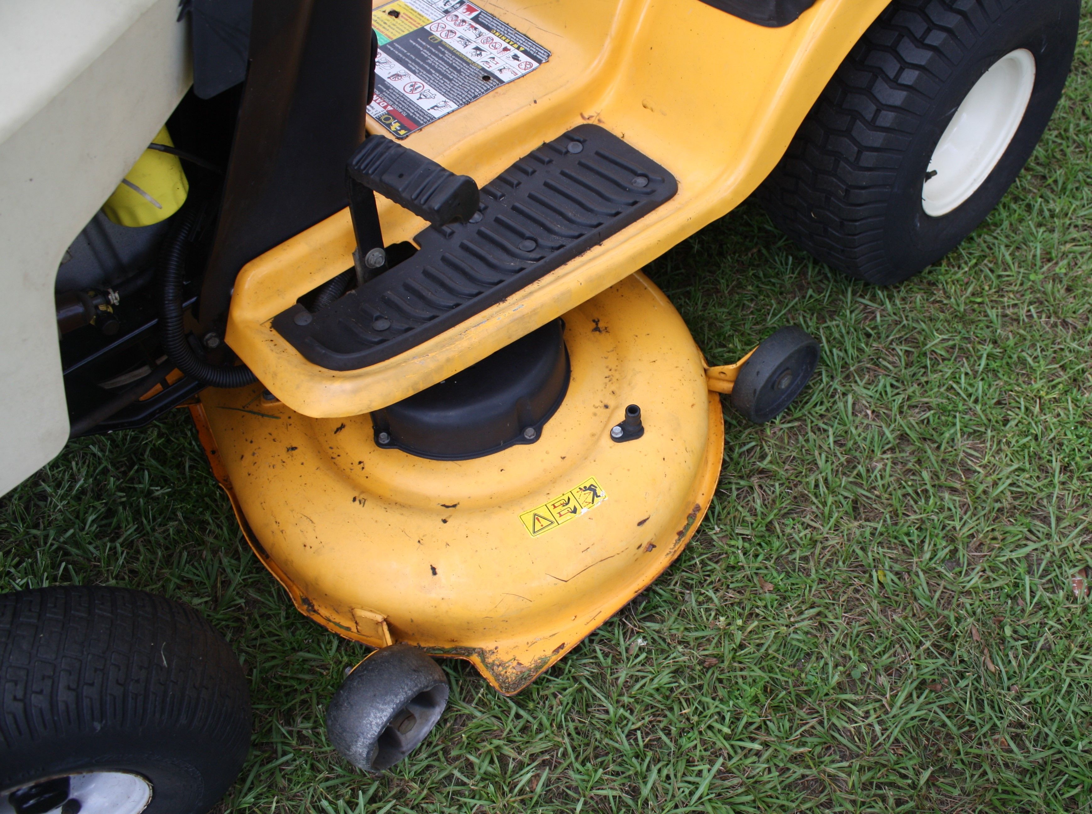 Cub Cadet LTX 1040, automatic, 19 HP Kohler Courage, 42" deck riding