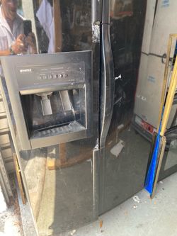Double door refrigerator