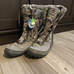 Woman’s Snow Boots