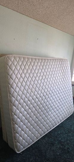 Sealy posturepedic queen mattress and box spring