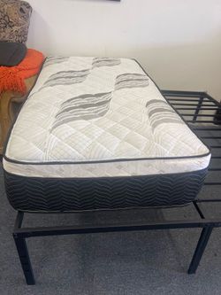 Twin  pillow top mattress
