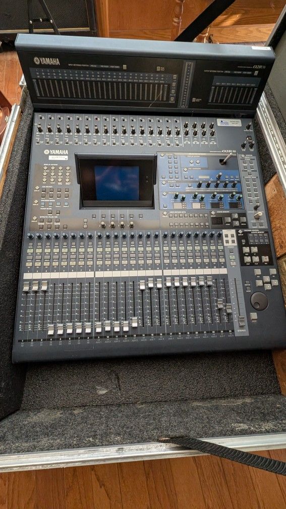 Yamaha O2R96 v.2 with meters and flight case